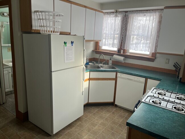 Foto del edificio - 45 Mount Hope Ave