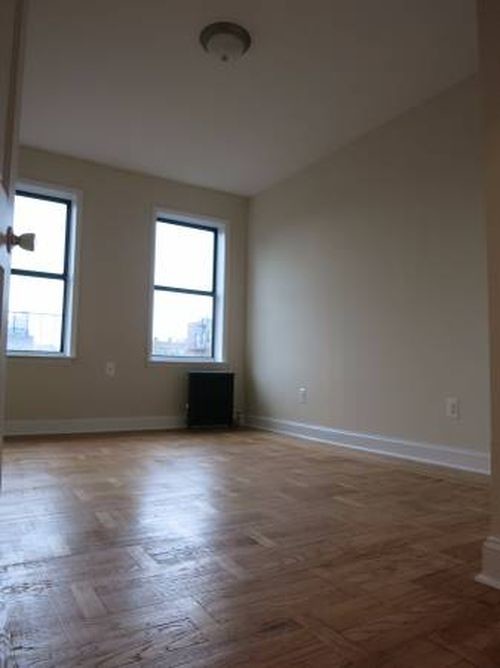 Primary Photo - 551 W 185th St