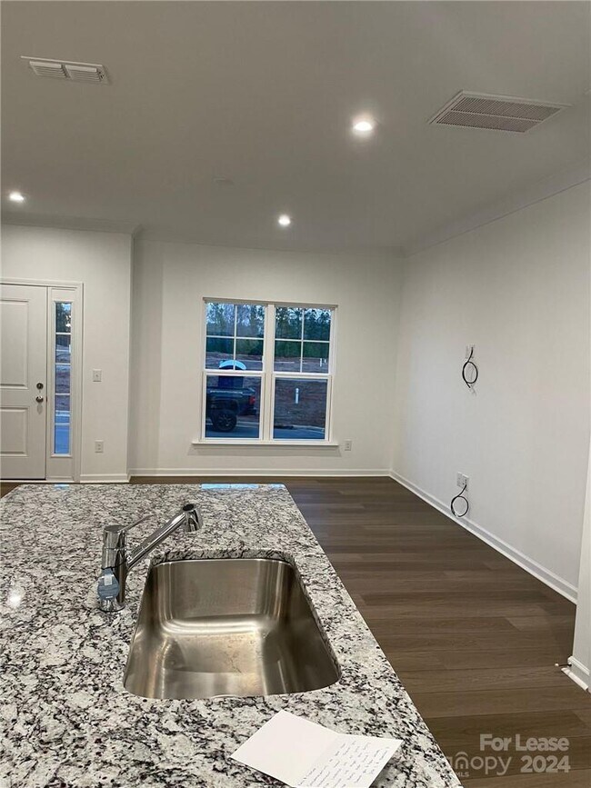 Foto del edificio - 1835 Teachers House Rd