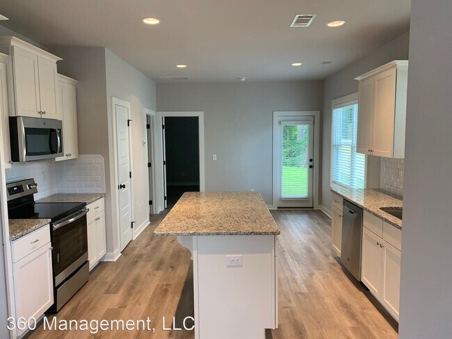 Building Photo - 3 br, 3 bath House - 744 Northern Village