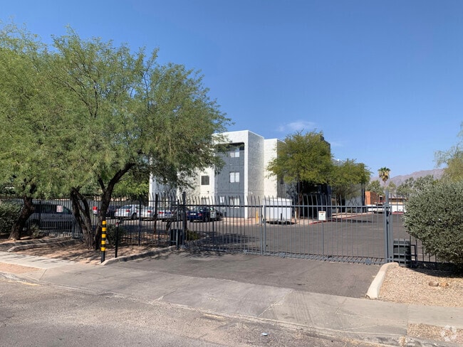 Building Photo - Monte Vista Apts