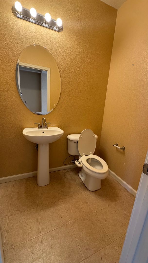 Foto del edificio - AVAILABLE!