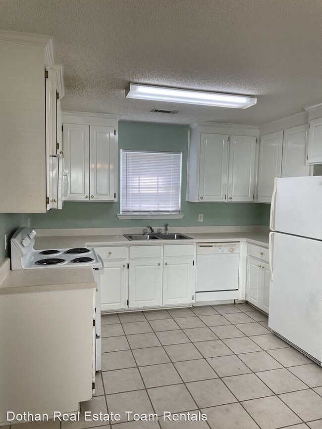 Building Photo - 3 br, 2.5 bath House - 132 Cove Lane