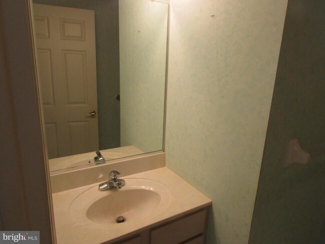 Foto del edificio - 41 Woolsey Ct