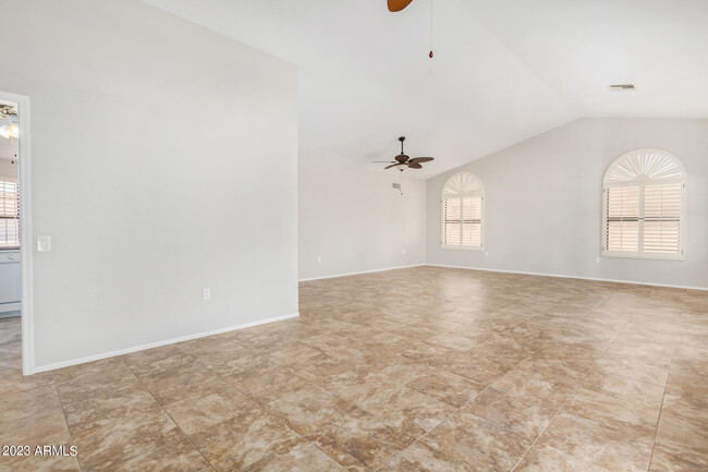 Building Photo - 14606 W Ravenswood Dr