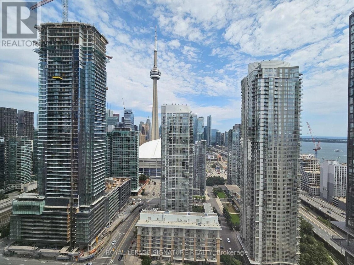 Primary Photo - 15-4015 Fort York Blvd