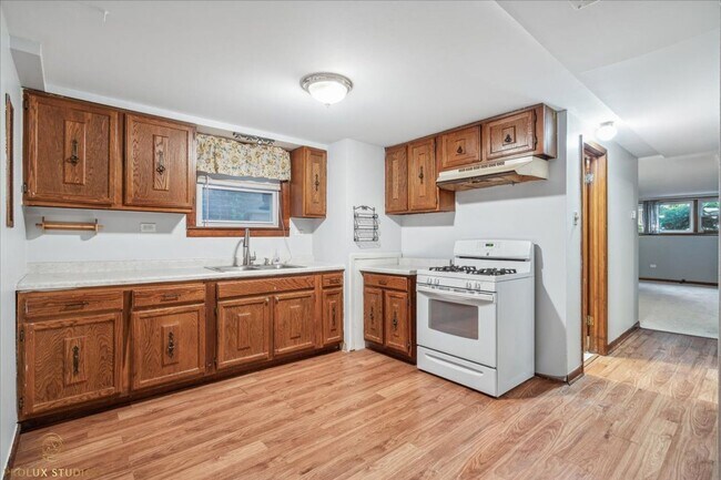 Building Photo - 5645 W 63rd Pl