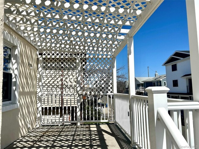 Foto del edificio - 105 Mitchell Ave