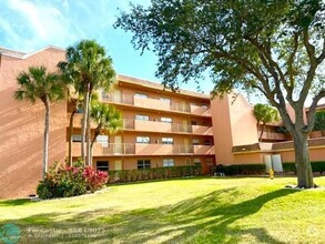 Building Photo - 3110 N Pine Island Rd