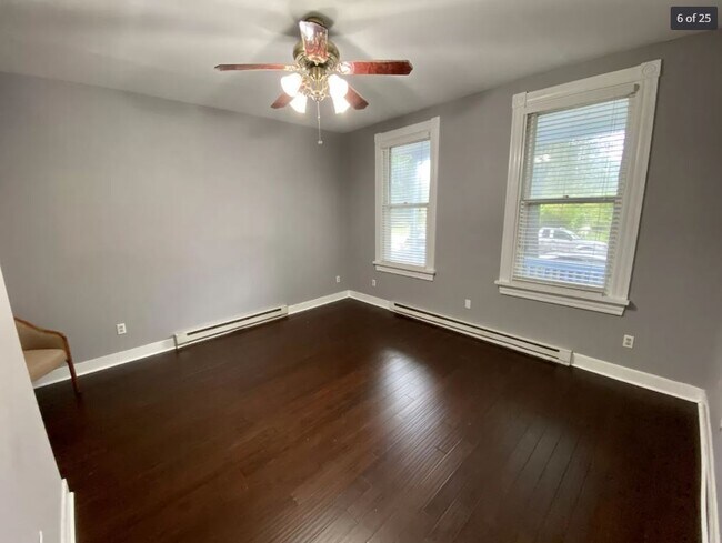 Foto del edificio - 2206 Parkwood Ave