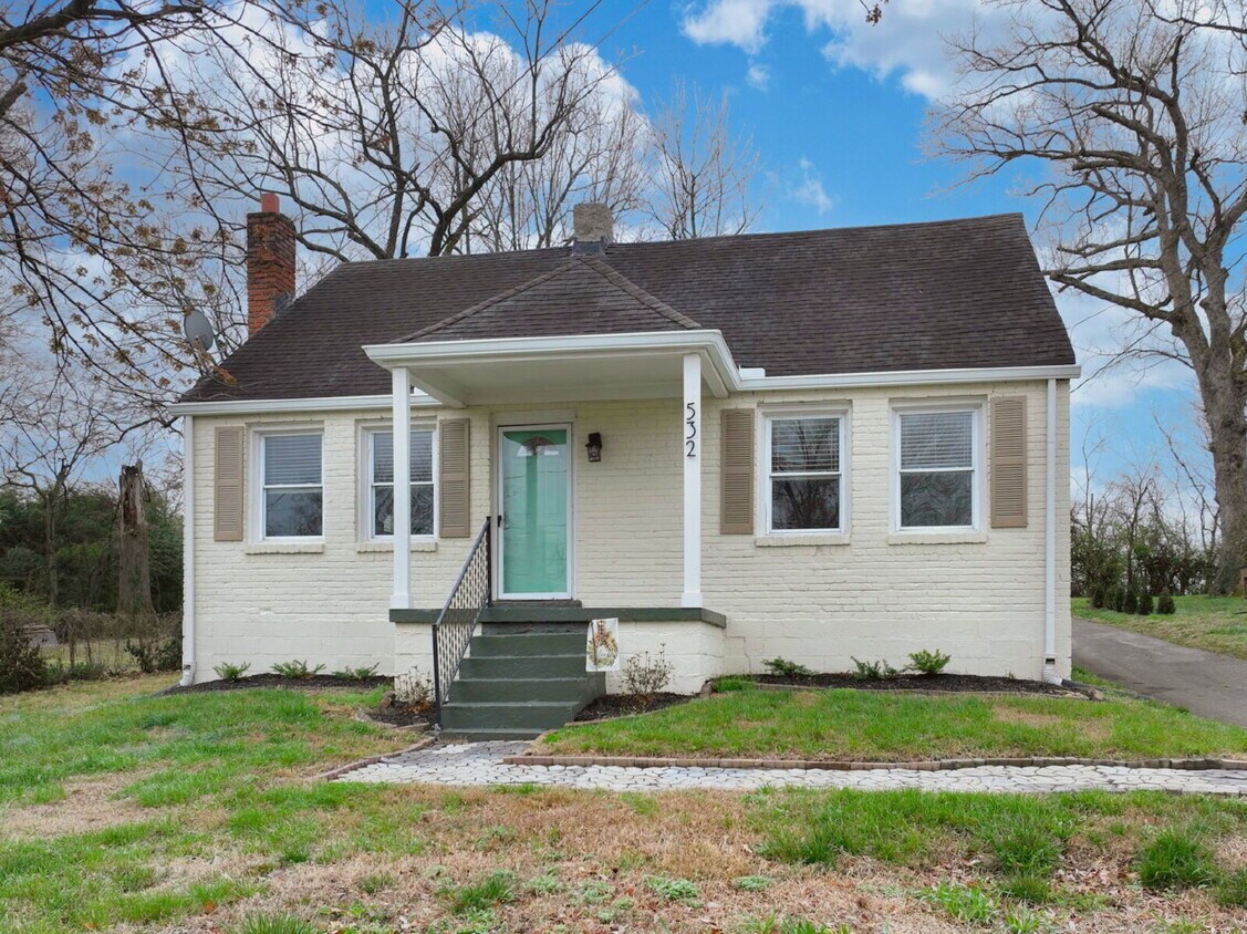 Renovated East Nashville Home | 3BR + Washer/Dryer + Off-Street Parking - Renovated East Nashville Home | 3BR + Washer/Dryer + Off-Street Parking