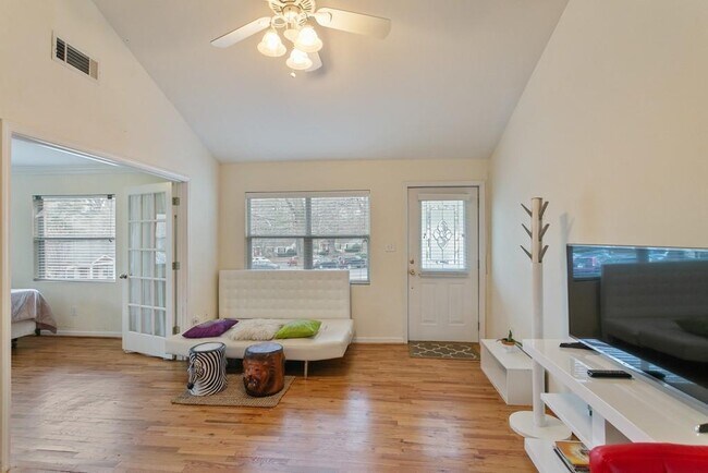 Foto del edificio - 1545 Stone Gate Ln SE