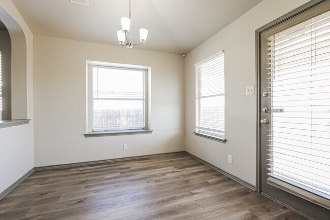 Building Photo - 316 Hummingbird Dr