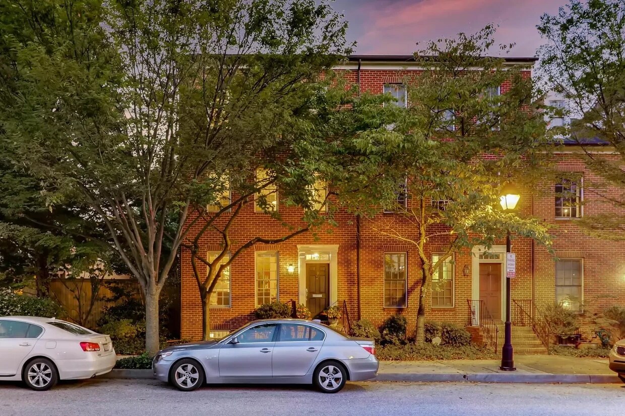 Primary Photo - 201 W Hill St