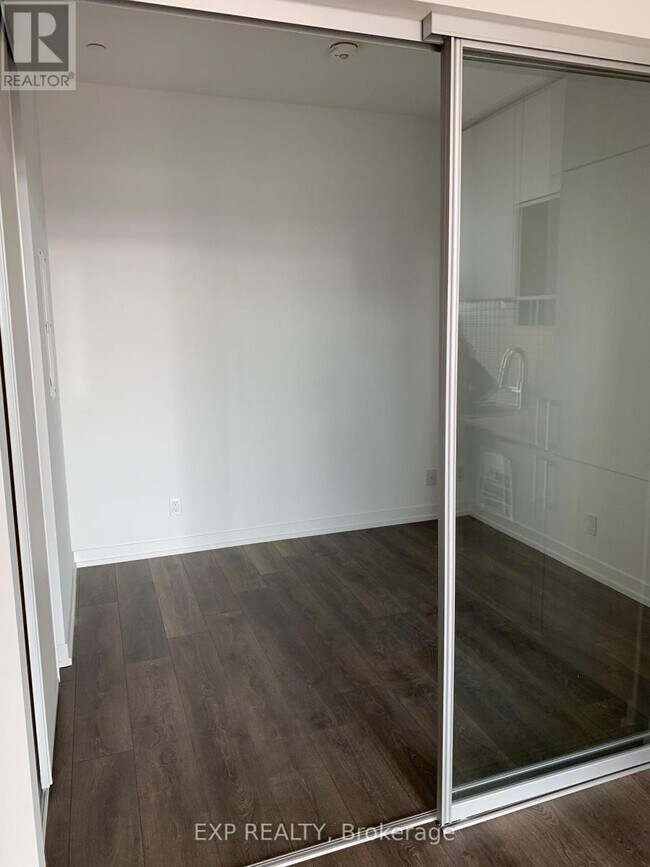 Photo du bâtiment - 950 Portage Pkwy