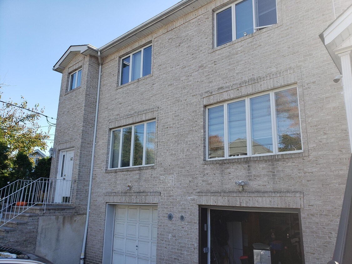 Primary Photo - 64 Driggs St