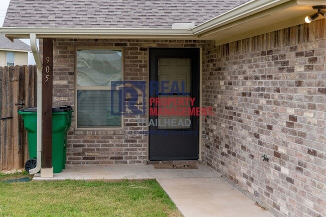 Building Photo - 905 Dart Ct