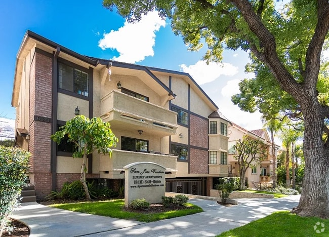 Building Photo - 620 E San Jose Ave