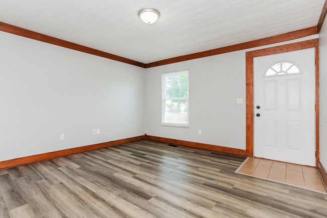 Building Photo - 2578 W Kemper Rd