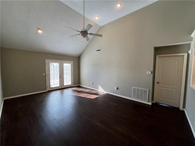 Building Photo - 505 Clearwood Ave