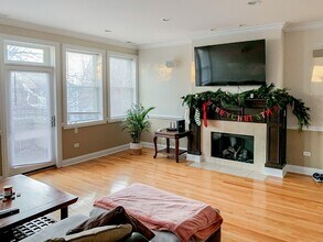 Building Photo - 2847 N Southport Ave