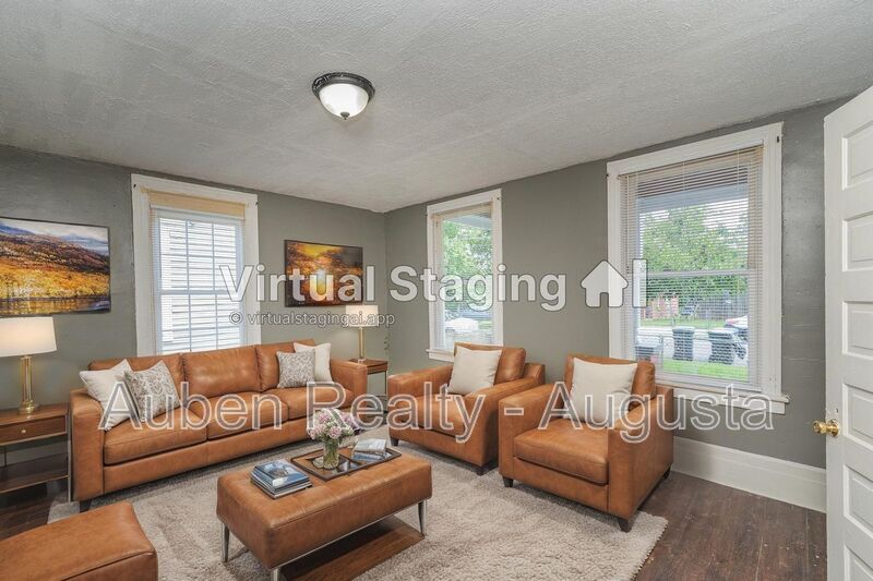 Foto principal - 2024 Clark St