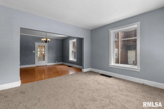 Building Photo - 1624 N 5th St