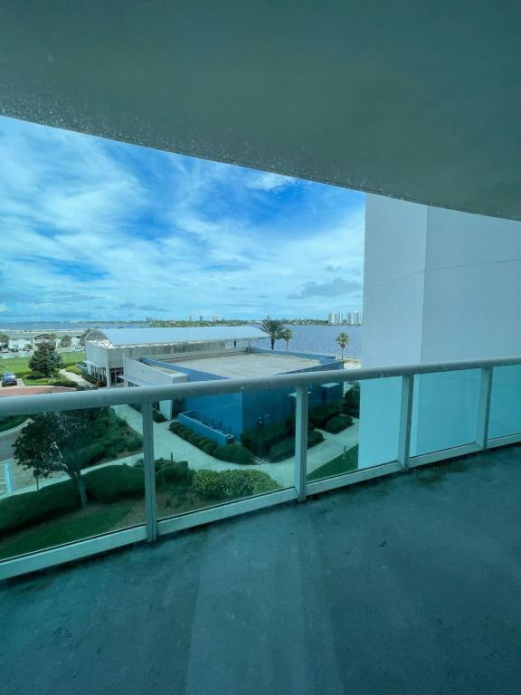 Building Photo - 241 Riverside Dr