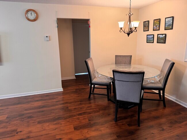 Foto del edificio - 13 Hallmark Gdns