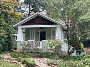 Building Photo - 2461 Lyndhurst Ave