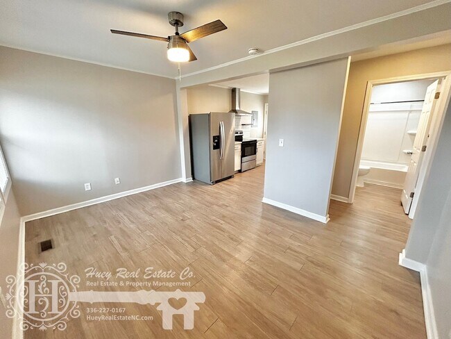 Foto del edificio - 407 Laurel Hill Dr