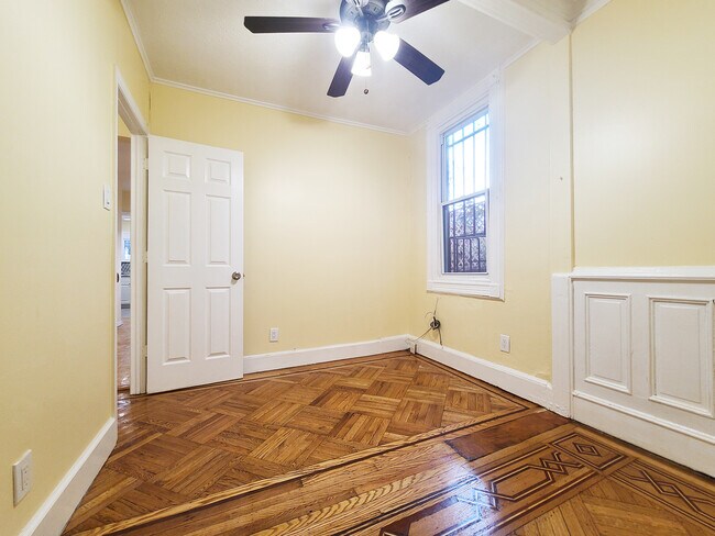 Building Photo - 604 Halsey St