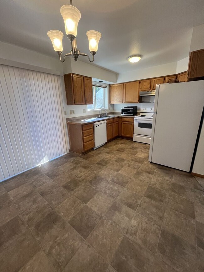 Building Photo - 2528 NE Conners Ave
