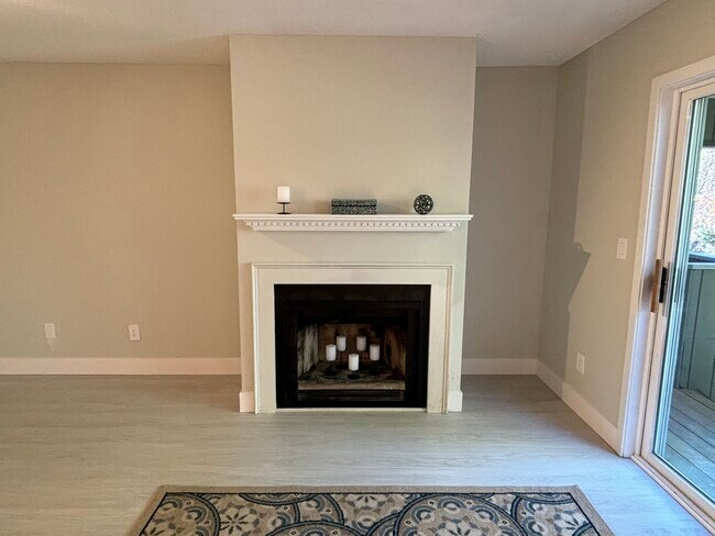 Building Photo - 1204 Whitney Ave