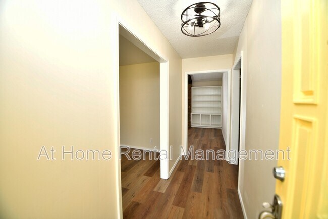Foto del edificio - 401 N Fir Pl