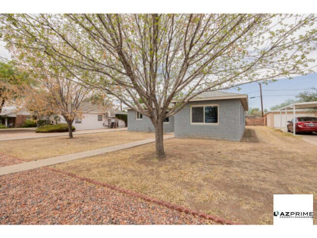 Foto del edificio - Live in Style in this Stunning 3/2 Phoenix...