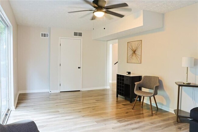 Foto del edificio - 4411 Flakes Mill Rd