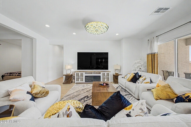 Foto del edificio - 9623 W Flower St