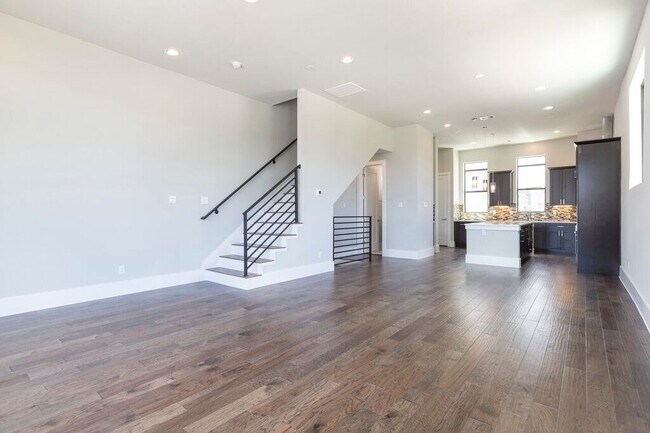 Foto del edificio - 5703 Larkin St