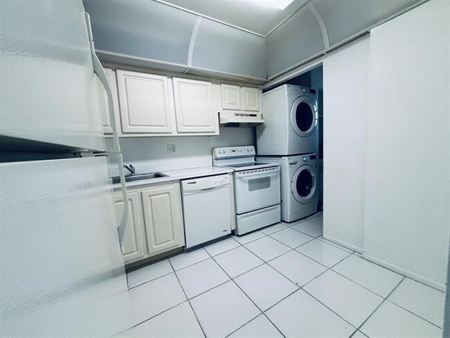 Foto del edificio - 7925 Fairview Dr