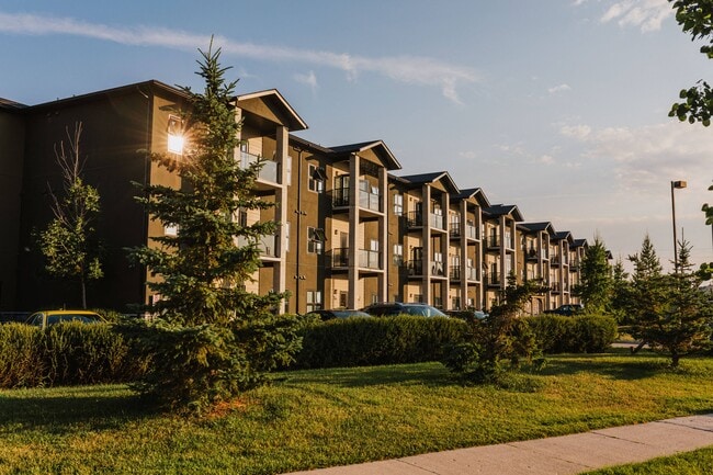 Building Photo - Tamarack Pointe