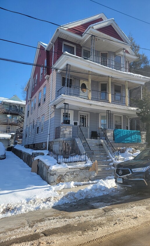 31 Eastwood Ave Unit 2, Waterbury, CT 06705 Room for Rent in