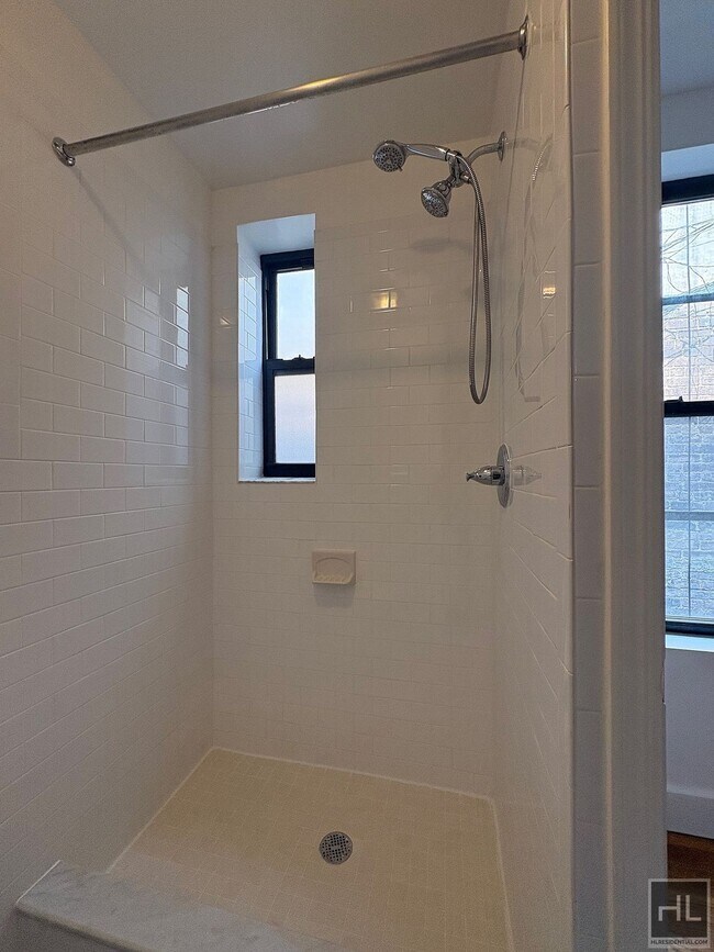 Foto del edificio - EAST 87TH STREET