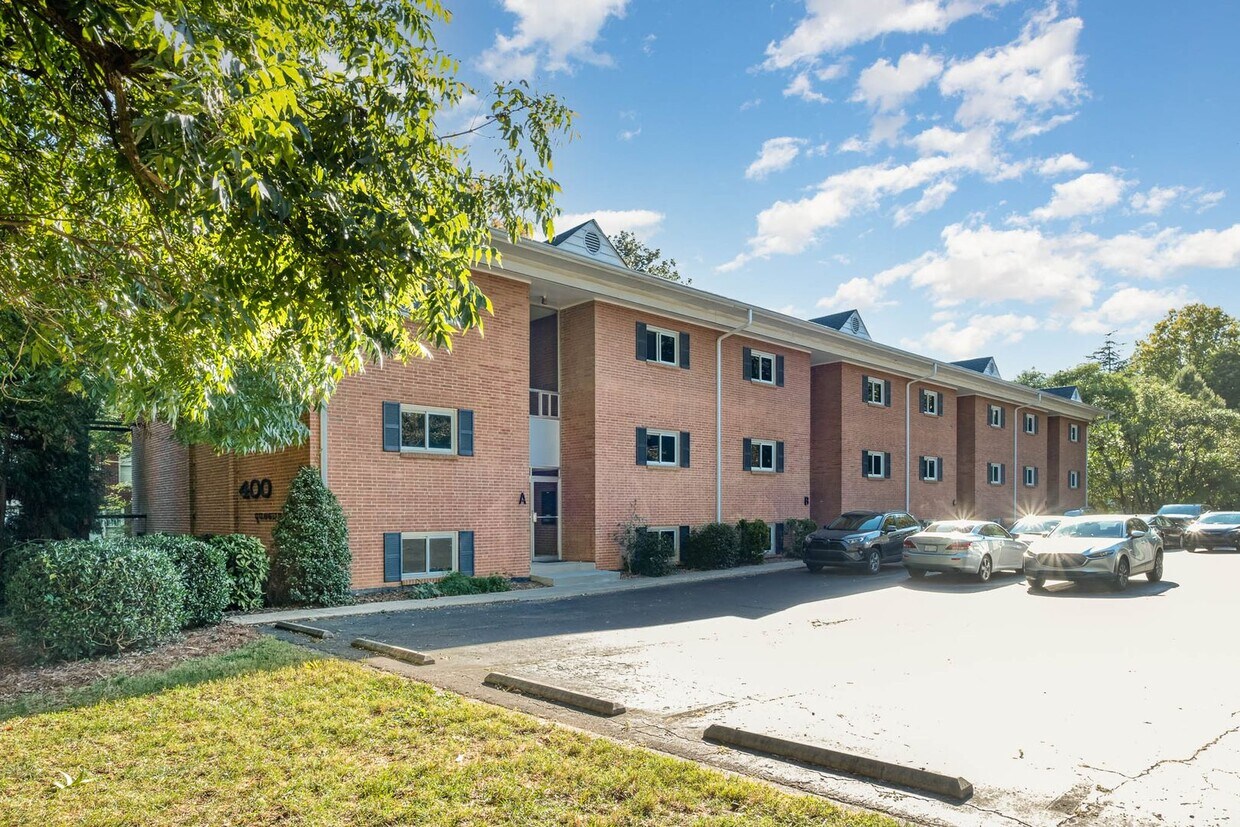 Primary Photo - Beautiful 1BD/1BTH mid-rise condo in Myers...