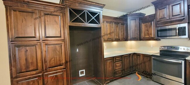 Building Photo - Rockstar Home with Stunning Features – 3 B...