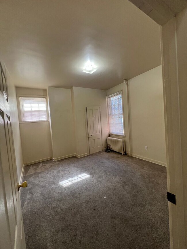 Foto del edificio - 128 S West St