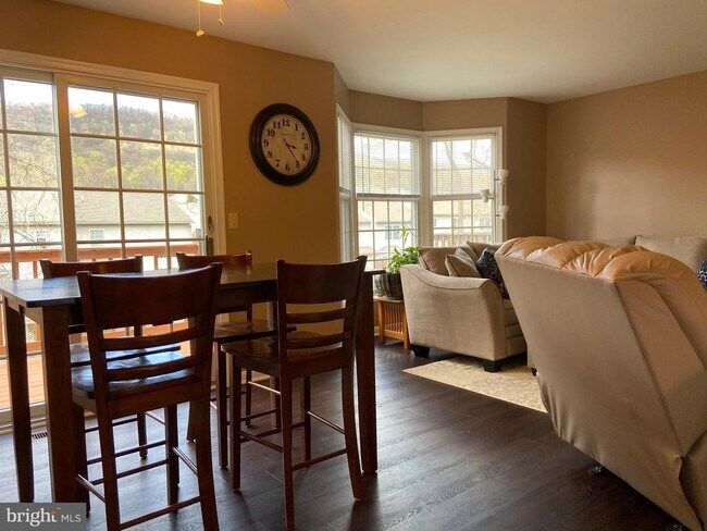 Foto del edificio - 1926 Deer Path Rd