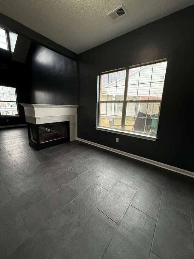 Foto del edificio - 3939 Lipscomb Dr