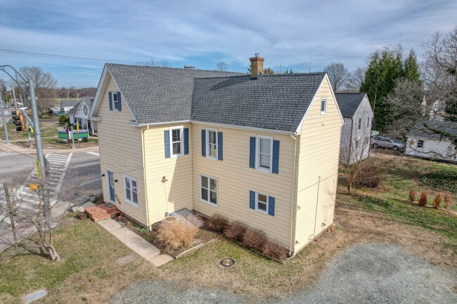 Foto del edificio - 100 S Main St