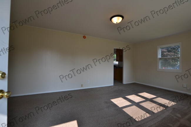 Building Photo - 401 S Reed St